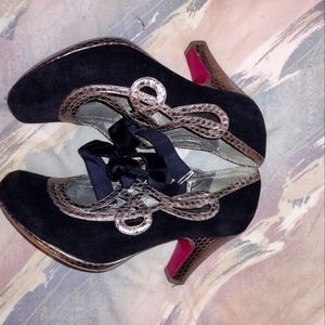 Poetic license heels